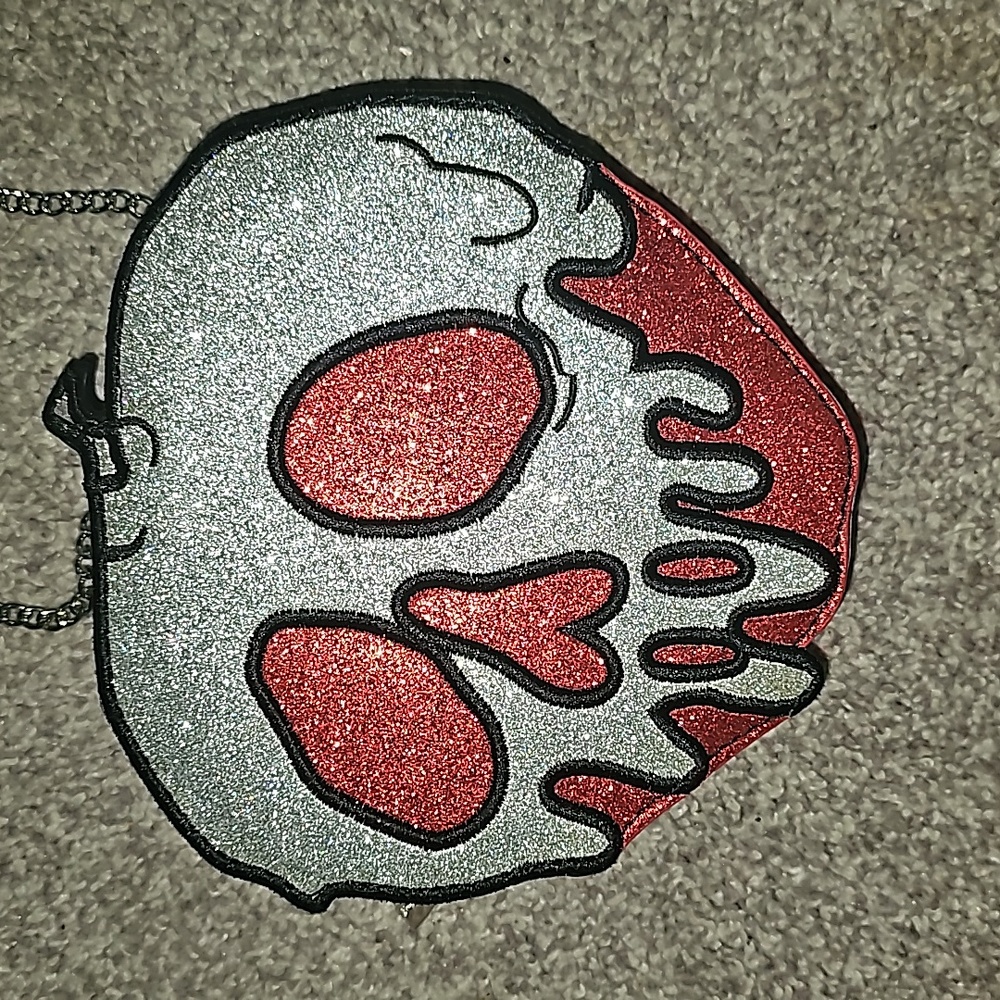 Danielle Nicole Disney SnowWhite One Bite Poison Apple bag/crossbody
